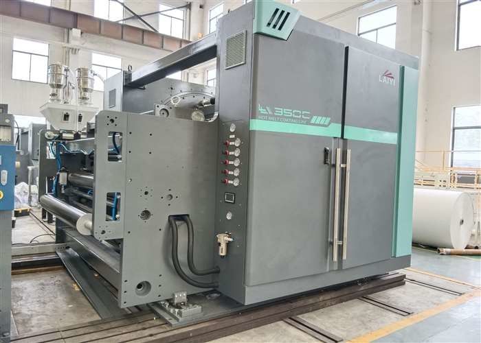 Capacité 200 - 400 kg/h Machine de stratification par revêtement par extrusion Max. Vitesse de revêtement 200 M/min