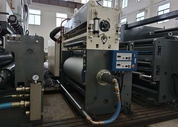 Capacité 200 - 400 kg/h Machine de stratification par revêtement par extrusion Max. Vitesse de revêtement 200 M/min