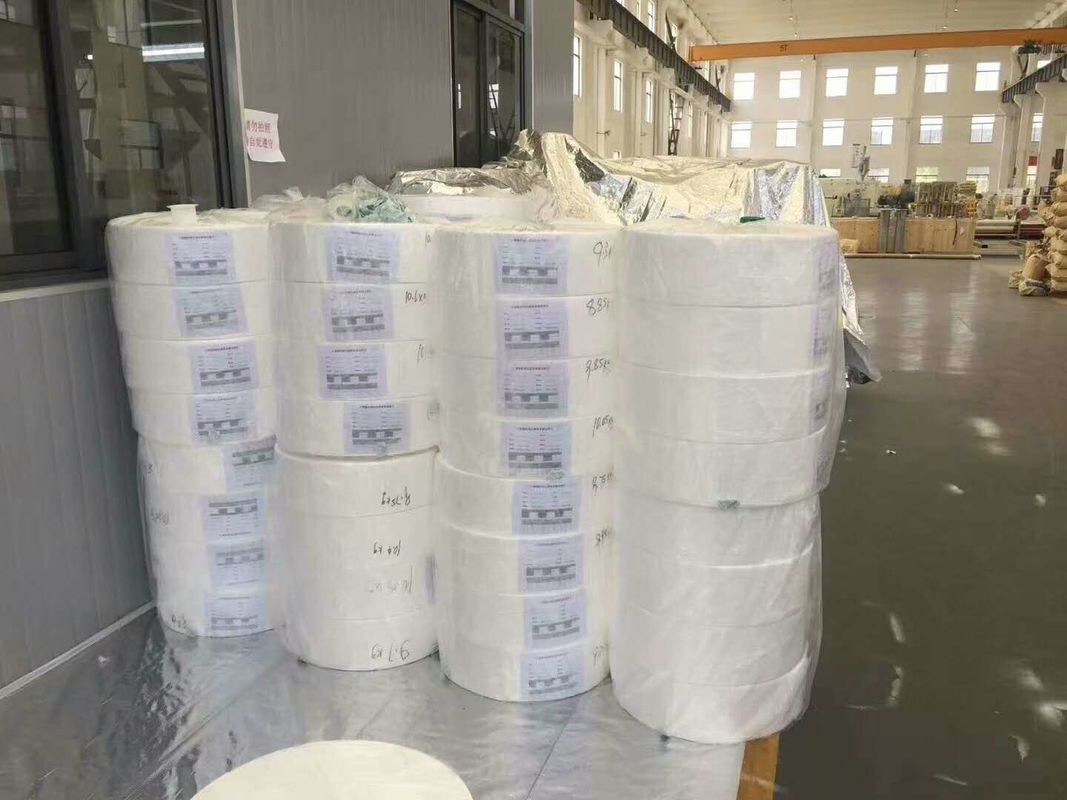 Machine de tissu soufflée par fonte de vitesse rapide, non tissé faisant à machine blanc et bleu à faible bruit avec le trou de 2400 filières