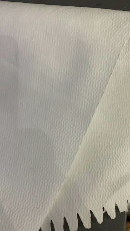 Machine de tissu soufflée par fonte de vitesse rapide, non tissé faisant à machine blanc et bleu à faible bruit avec le trou de 2400 filières
