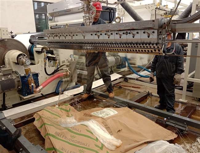 Papier - machine de stratification automatique de papier de conditionnement en plastique avec le système de refroidissement rapide dans blanc et bleu