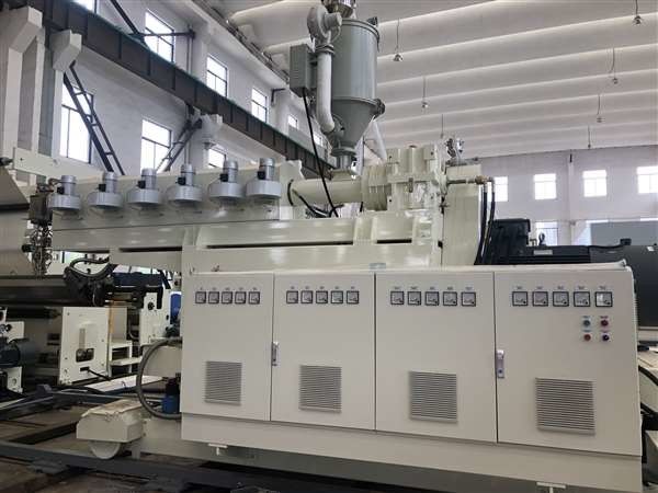 200 à 400 kg/h Capacité de production Machine de laminage par extrusion de papier à coupe avec revêtement